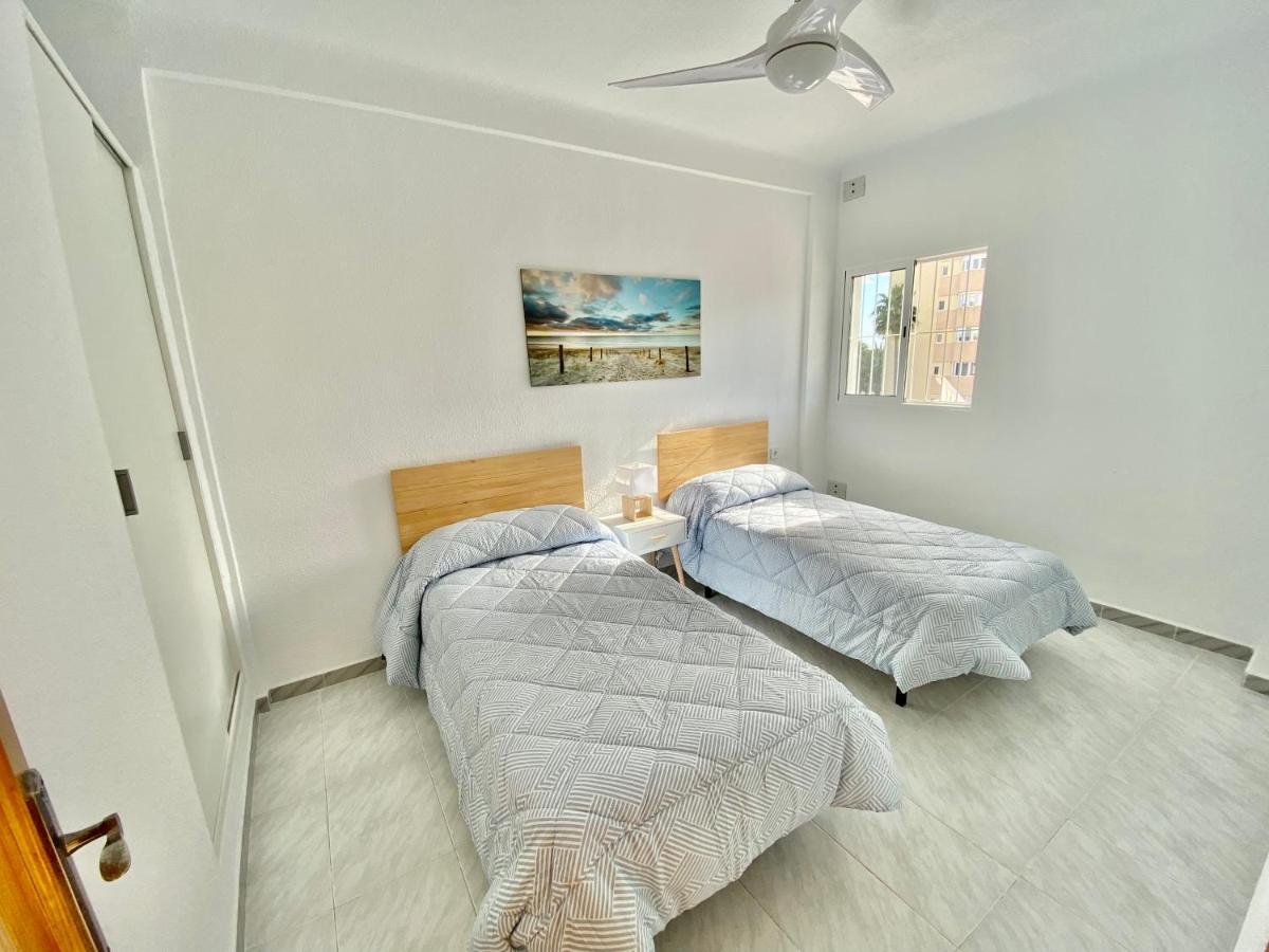 Amplio Apartamento Con Vistas Al Mar, Parking Y Wifi Alicante Kültér fotó