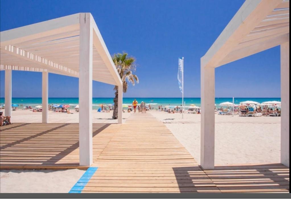 Amplio Apartamento Con Vistas Al Mar, Parking Y Wifi Alicante Kültér fotó